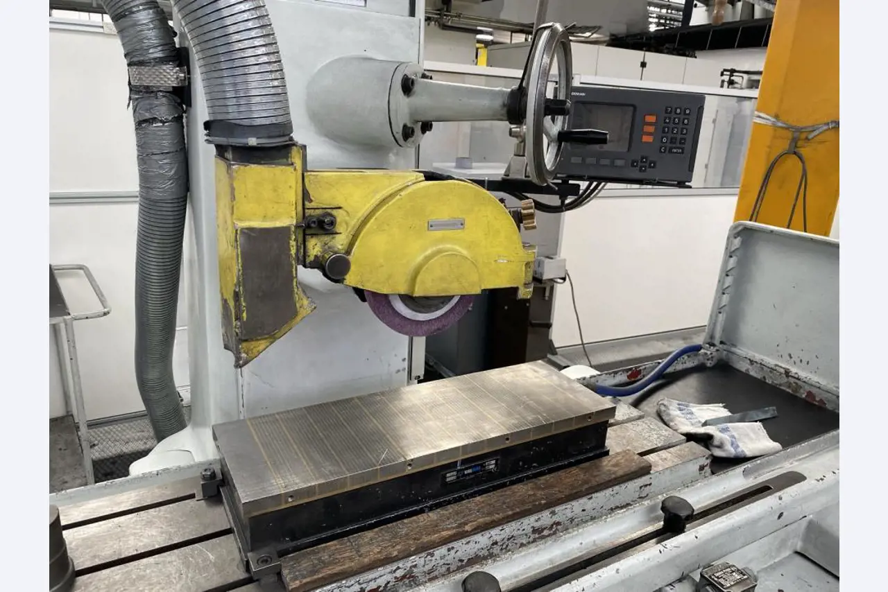 Stroji za obdelavo kovin in delovna oprema (zaščitni čevlji)-2